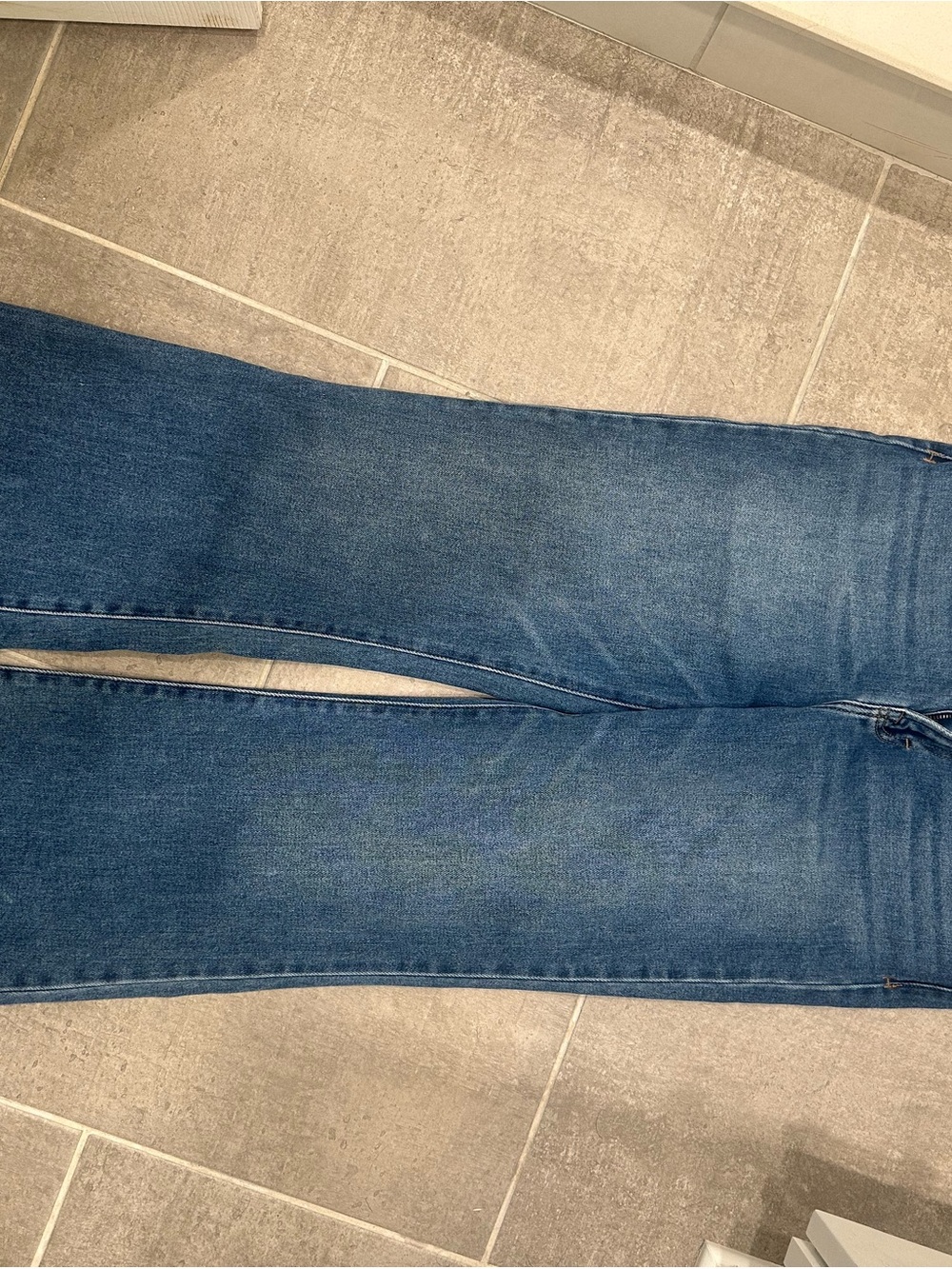 Women's Flare Denim Jeans in Medium Blue